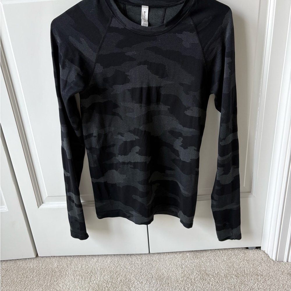 Athleta Momentum, Black Camouflage Long Sleeve Shirt